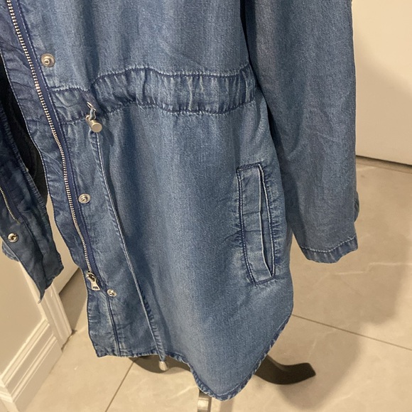 DYNAMITE Women's Mid-length Blue Denim Jacket with drawstring waist Size X-Small - Picture 3 of 11